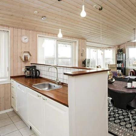 Holiday Avernakøvej Feriehus *